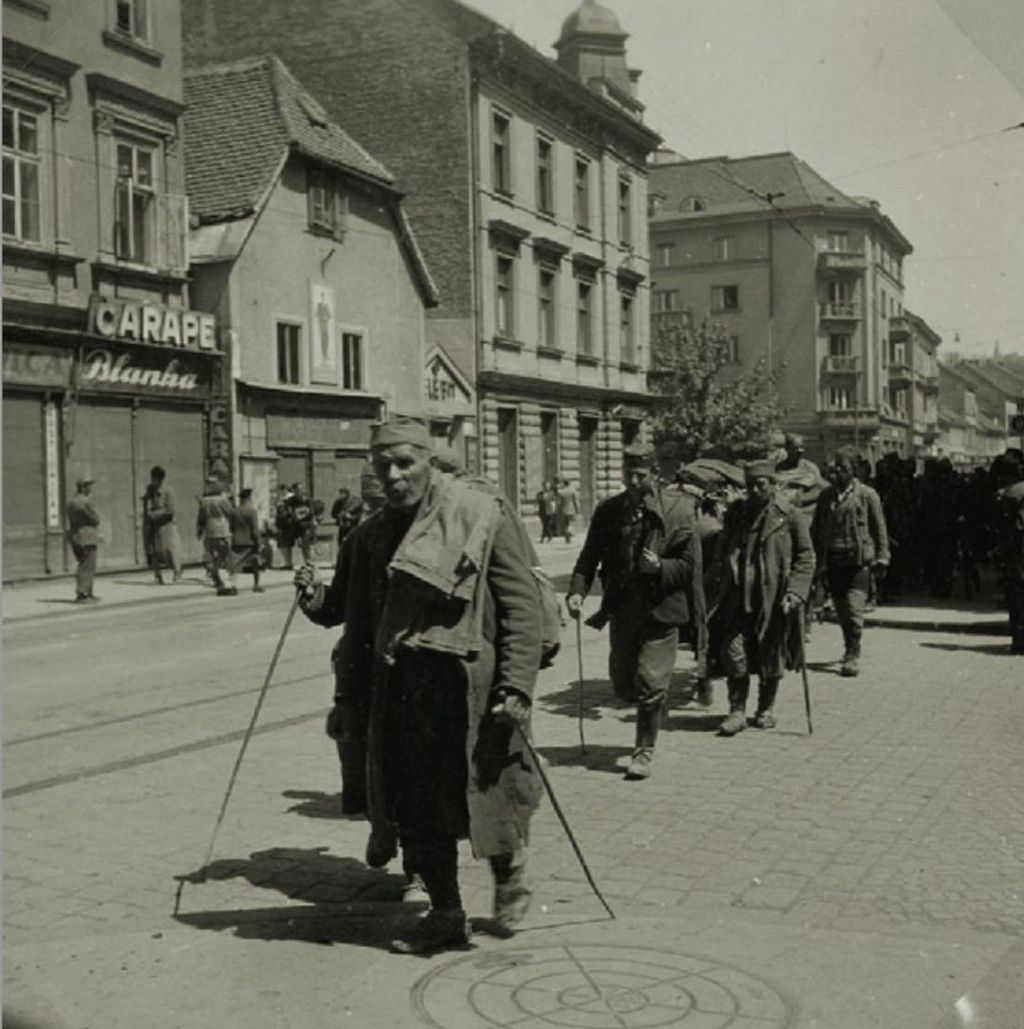 Zagreb, svibanj 1945. godine, Ilički plac. Povlačenje četnika kroz grad prema Sloveniji